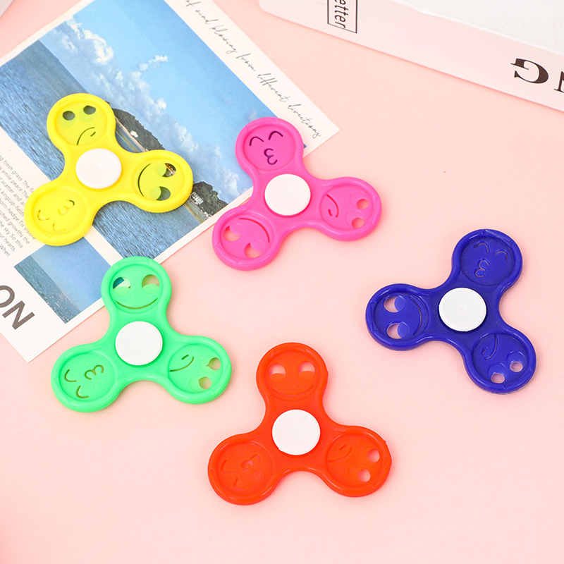 6,5 Smiley face bearing-free yema del dedo Gyro Dedo de tres hojas Spyro cross-border espiral dedo descompresión juguete al por mayor