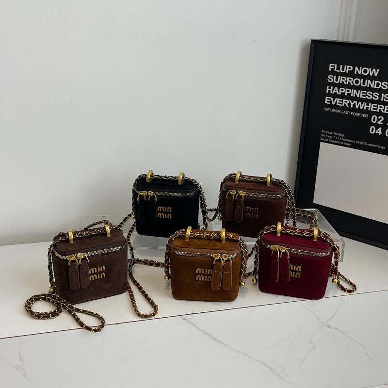 Bucket Bag Niche Mini Bag For Women Retro 2025 New Matte Chain Crossbody Bag Autumn Winter Casual Red Bag - Thumbnail 4