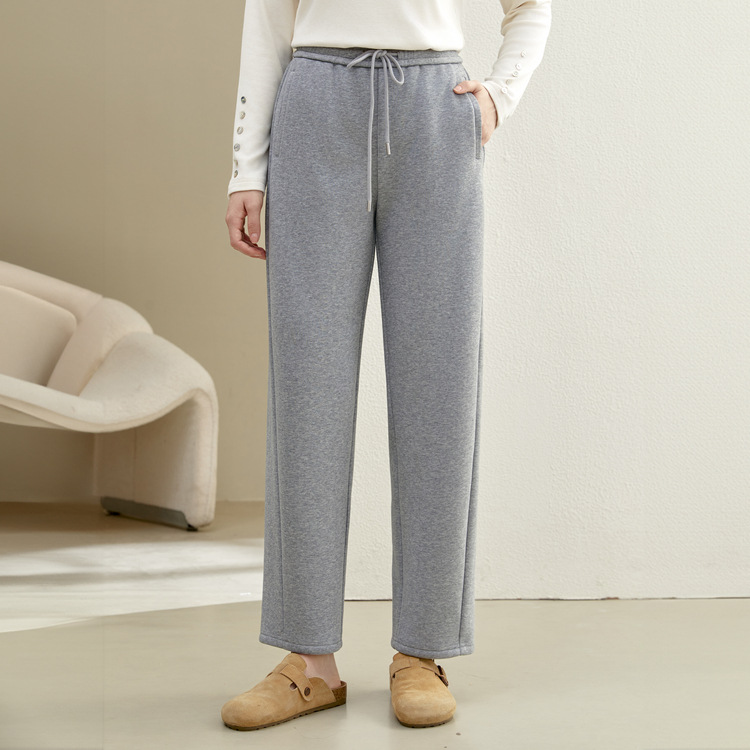 Цветок серый