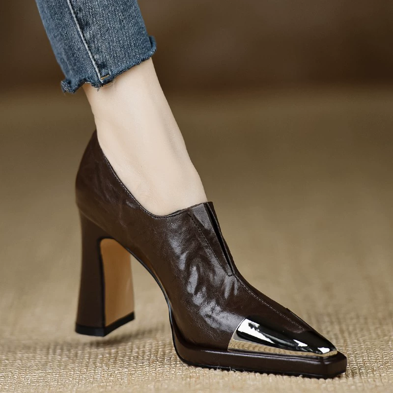 Британские ветры противоударные металлические головы черные кожаные туфли женские 2024 новые туфли с глубоким ртом туфли на высоком каблуке