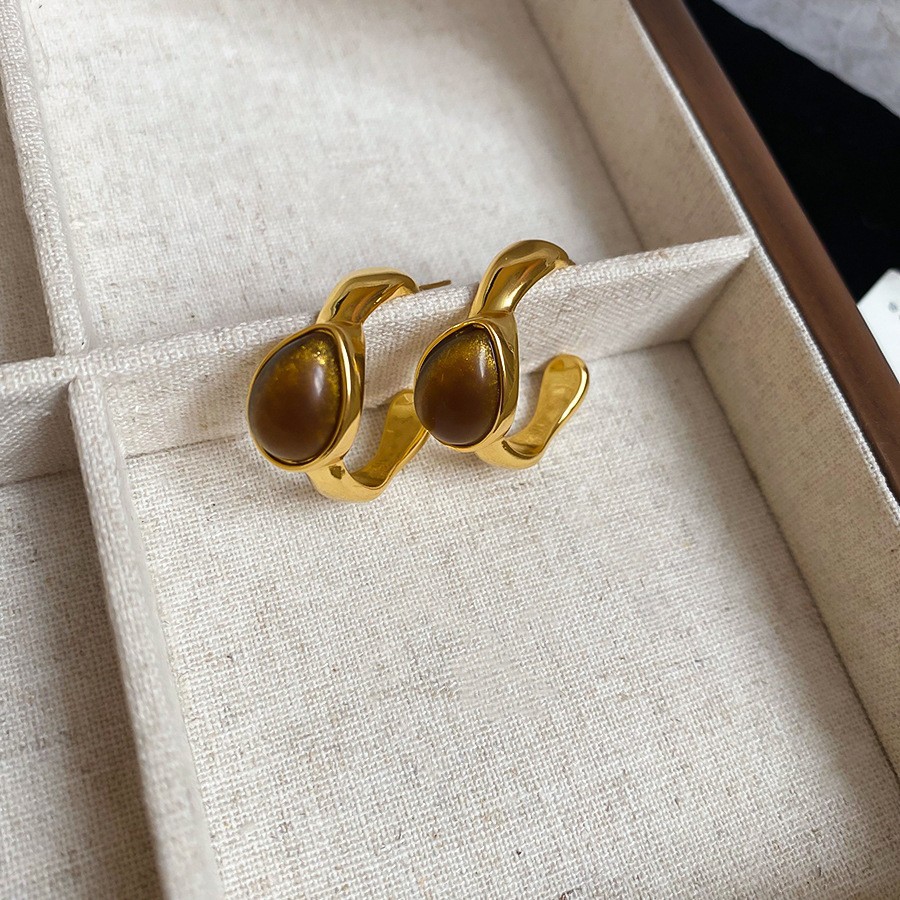 Pendientes de ojo de tigre artificial de color café Maillard con aguja de plata Pendientes simples y de moda de todo fósforo Pendientes ligeros de lujo de alta gama