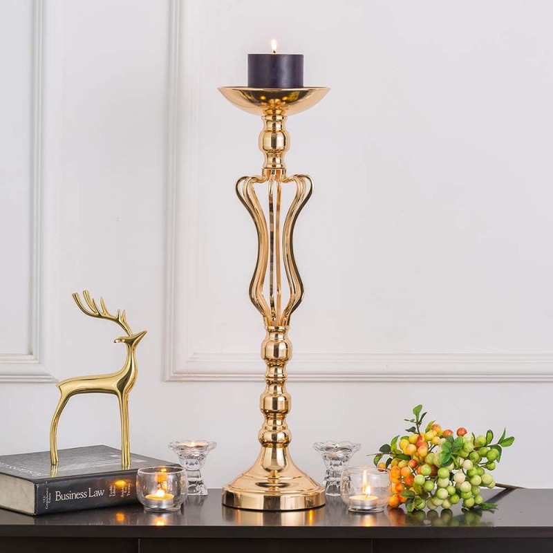 Fabricantes transfronterizos de suministro directo de nuevos candelabos de cintura torcida de flores de escritorio de oro europeo decoración de hierro forjado