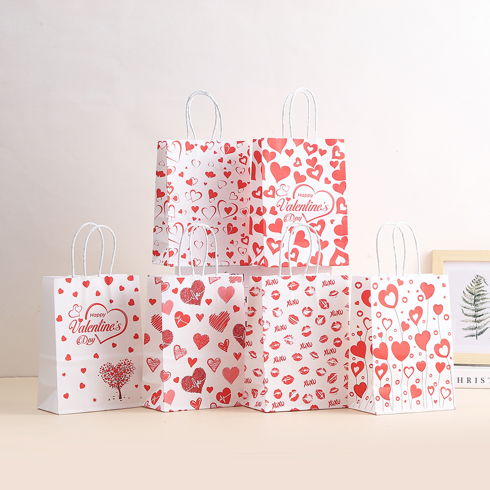 牛皮纸纸袋爱心印花礼品袋情人礼物包装袋节日派对糖果购物袋批发