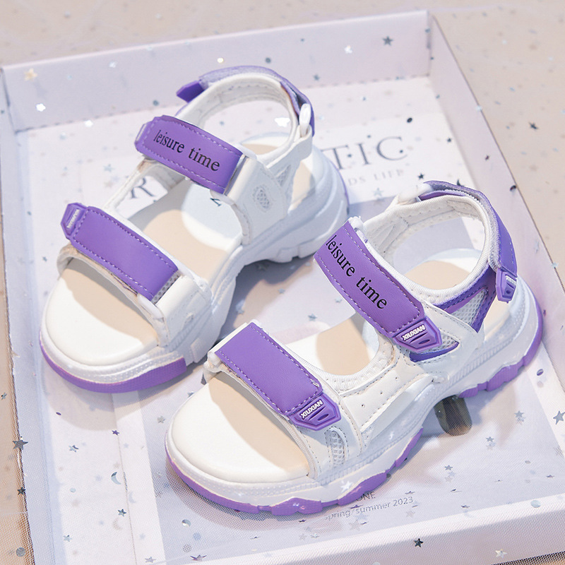 Sandalias deportivas para niñas 2026 verano nuevo estilo de moda para niños zapatos de playa variados zapatos de soleas antideslizantes suaves para niños grandes