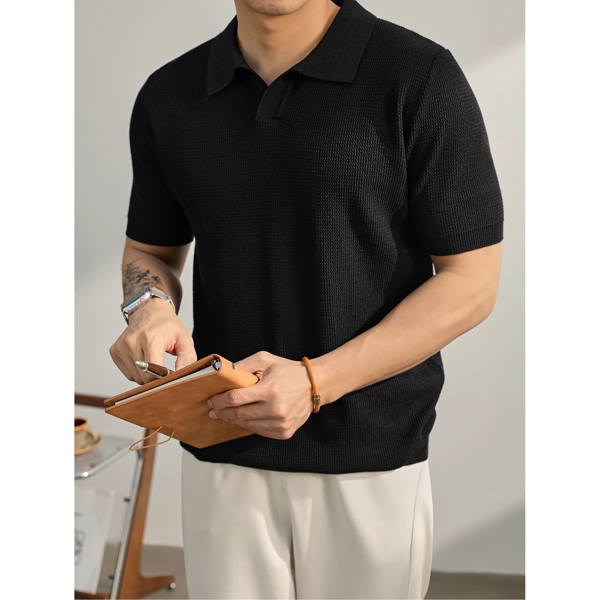 Verano nuevo suéter de punto de seda de hielo de manga corta para hombres camisa POLO de negocios delgada con cuello en V comercio exterior coreano al por mayor transfronterizo