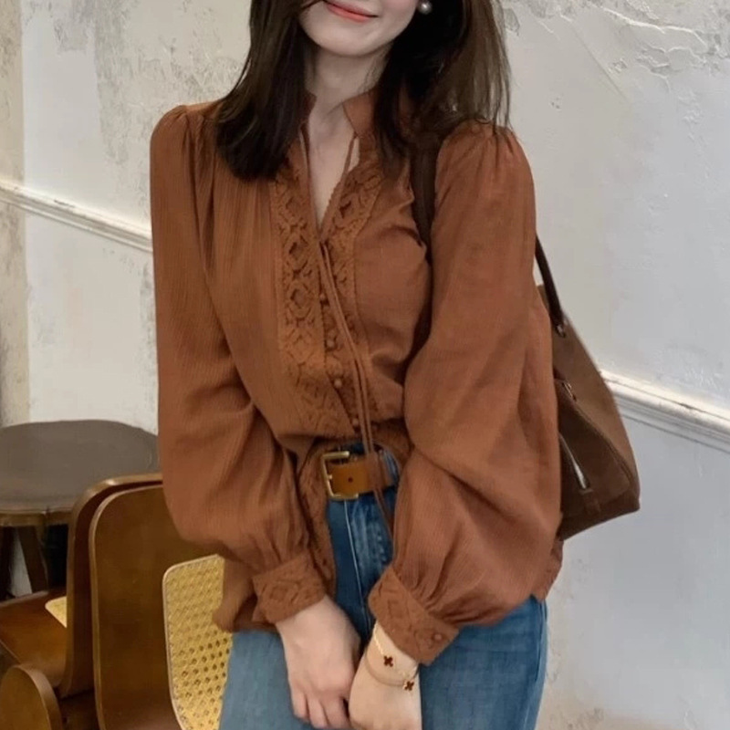 French-Style Chic and Beautiful Design Niche Top, Can Be Worn with a Cute Coffee-Colored Lace-Trimmed Long-Sleeve Shirt for Women, Autumn 2025