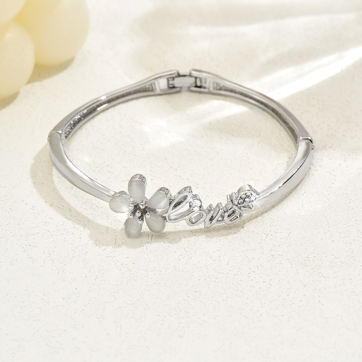 Brazaletes de joyería coreana de moda elegante de aleación de flores hueco brazalete de dama Vera Qixie regalo image 6