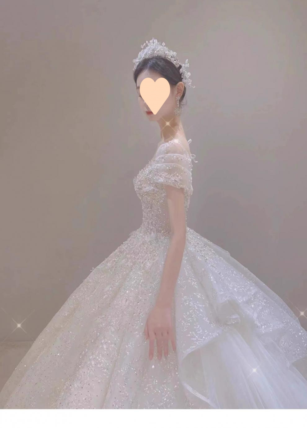 Abito da sposa principessa con spalle scoperte per sposa petite_voghion.com