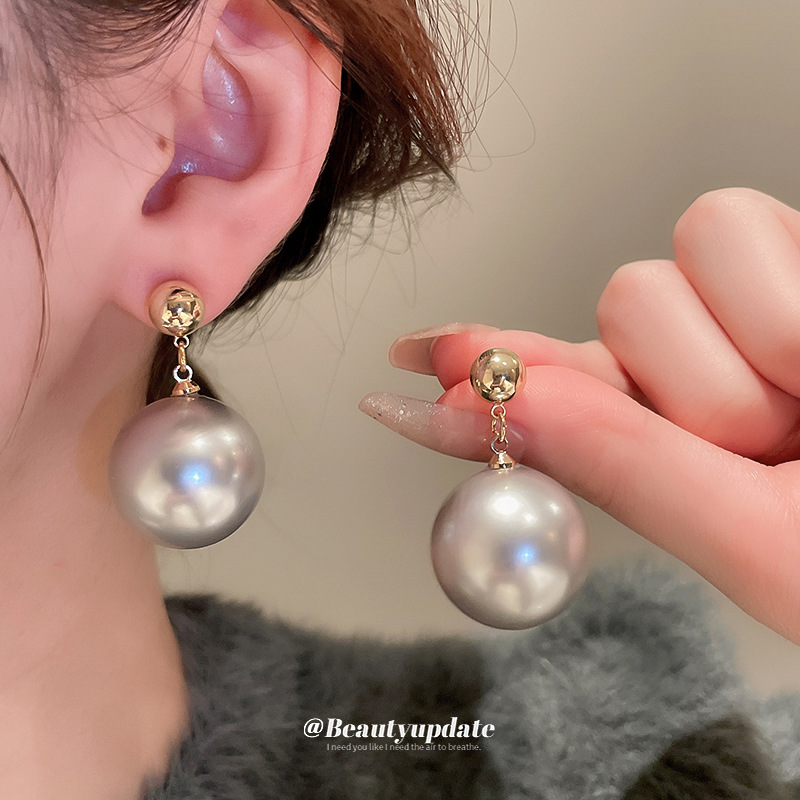 Pendientes de perlas de aguja de plata galvanizada de oro real Francés exagerado pendientes de lujo de luz Chanel estilo retro pendientes personalizados para mujeres al por mayor