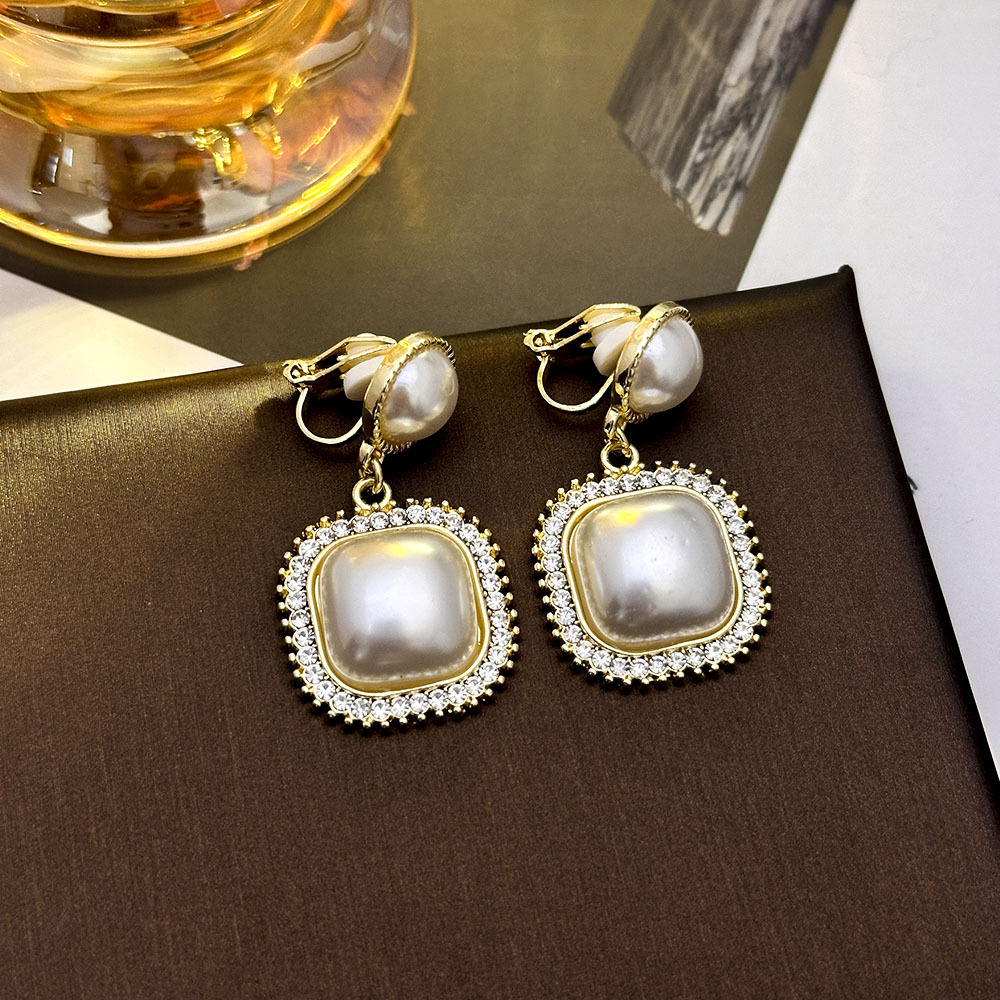 Pendientes de perlas de fragancia pequeña geométrica coreana sin orejas perforadas Pendientes de nicho de moda simple Pendientes de lujo ligero de alta gama Mujeres