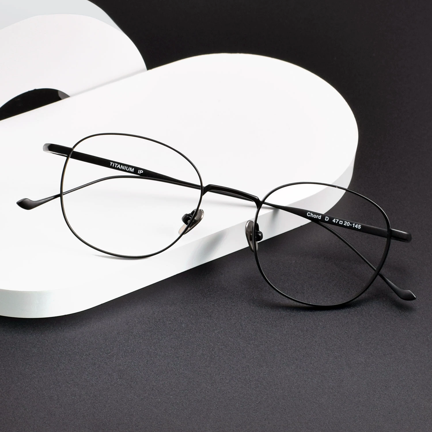 Добавьте тот же стиль очков Yongchun Titanium Glasses CHORDD ретро‑литературные мужчина и женщина анти‑синий свет моиопические очки титановый Shenzhen оптовая