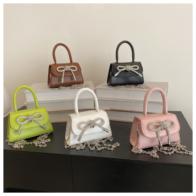 Alta textura estilo Chanel color sólido arco pequeño cuadrado bolso de las mujeres 2023 invierno nueva cadena crossbody del hombro