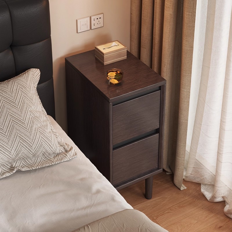 Mesa de cama de madera maciza muy estrecha dormitorio doméstico 2025 explosión pequeño gabinete lateral ultra estrecho gabinete de almacenamiento de hendidura medieval