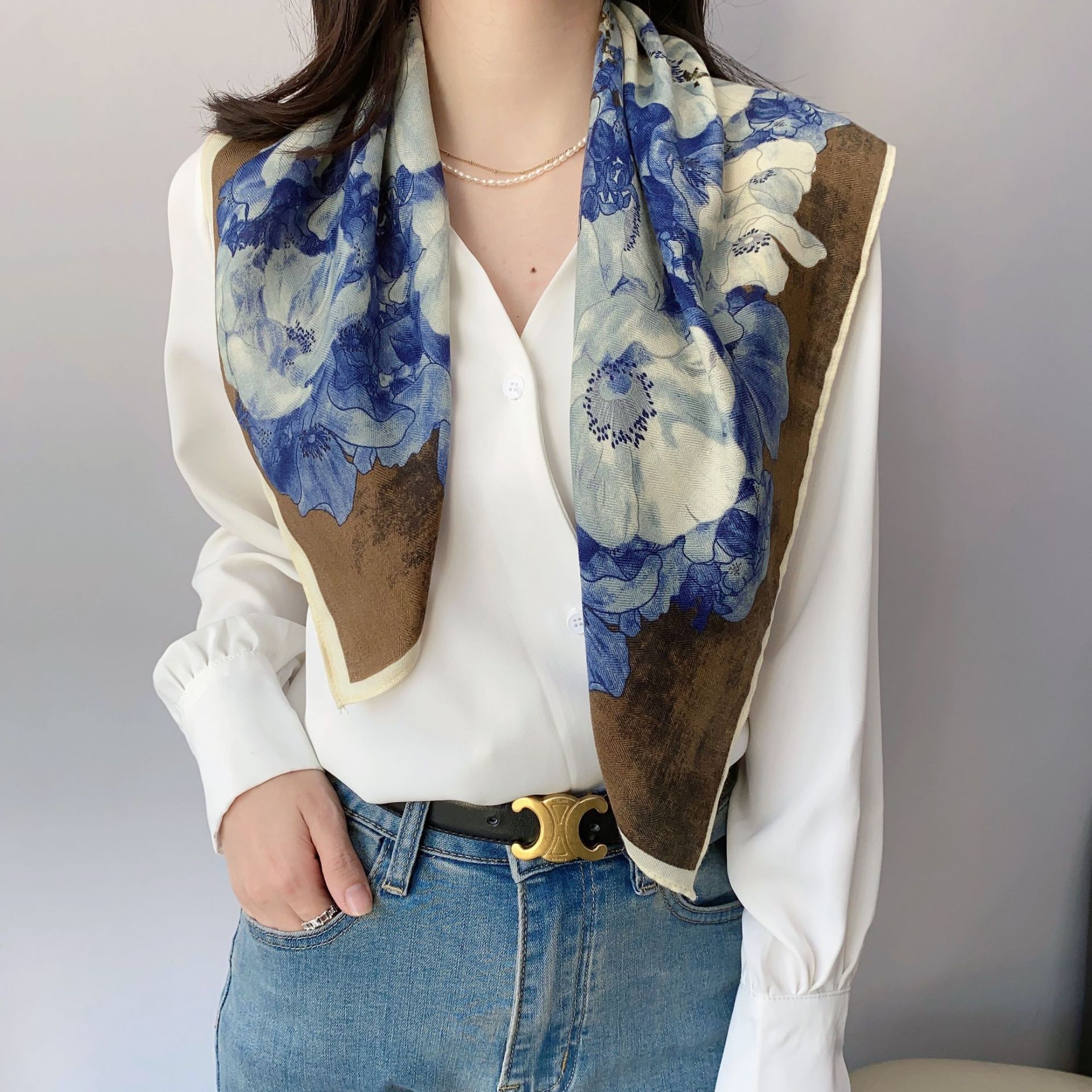 綿質の小さい方のタオルの韓国版の蝶の花のプリントのシルクのタオルの女性のファッションの甘い縛りのスカーフの母の日の贈り物のマフラー