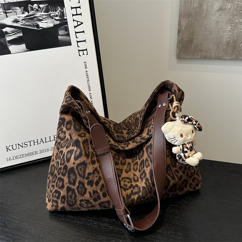 Bolsa especial retro de gas extranjero para mujeres 2024 nuevo otoño y invierno de moda leopardo de gran capacidad bolso de hombro para trabajar bolso de mujer