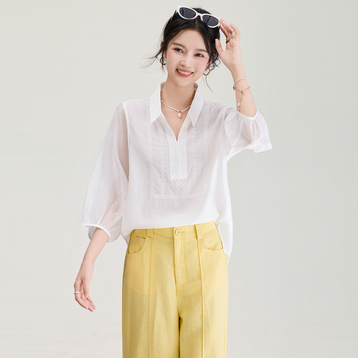 Áo sơ mi nữ tay lỡ thêu hoa tay chất liệu tencel cao cấp — màu trắng