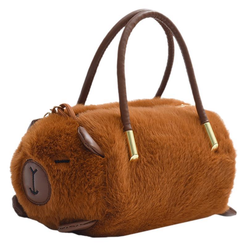 카피 발라 메신저 백 팬더 봉제 배낭 여성의 2024 새로운 귀여운 카피 바라 통근 손 어깨 가방