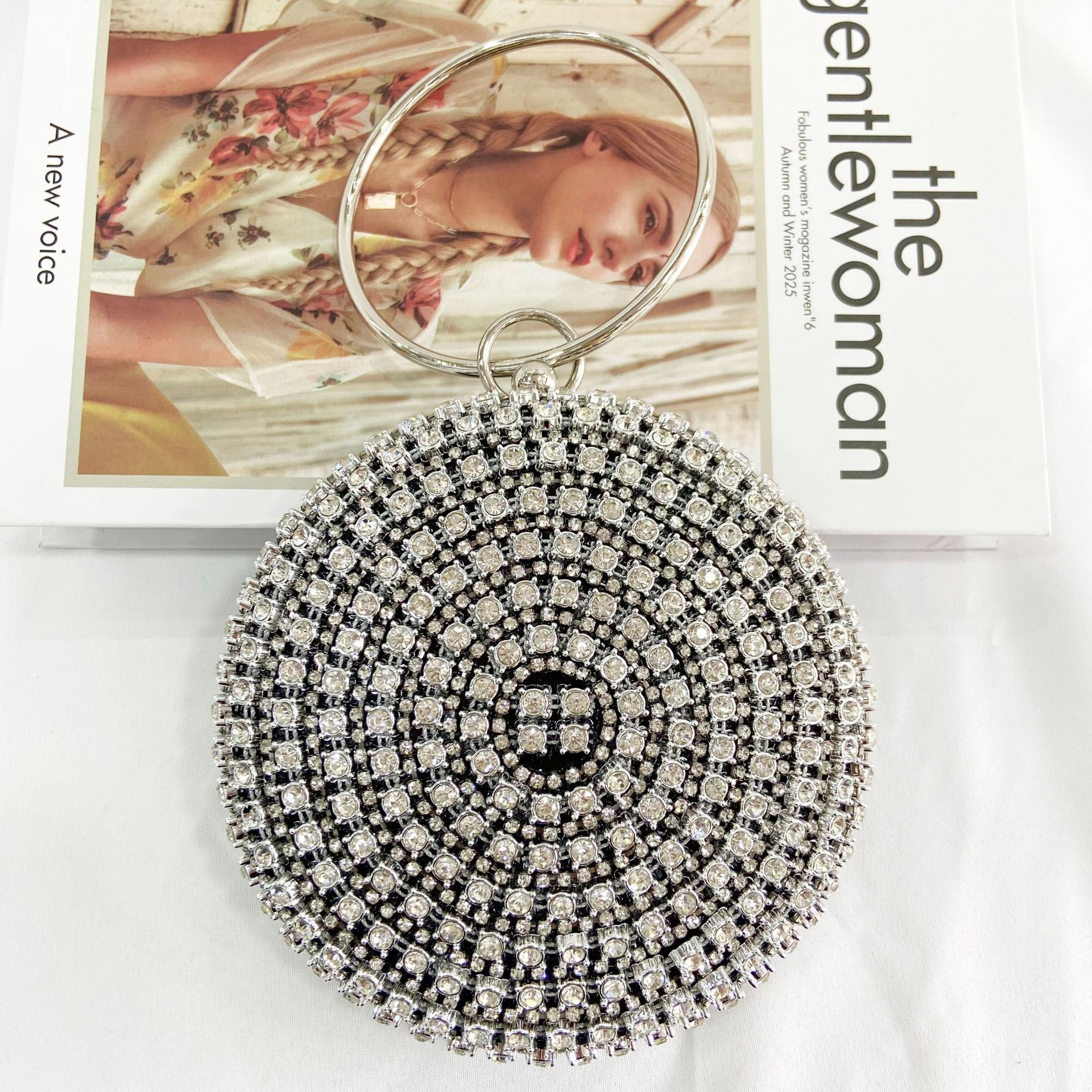 Pochette da sera vintage con bracciale e strass per donna_voghion.com