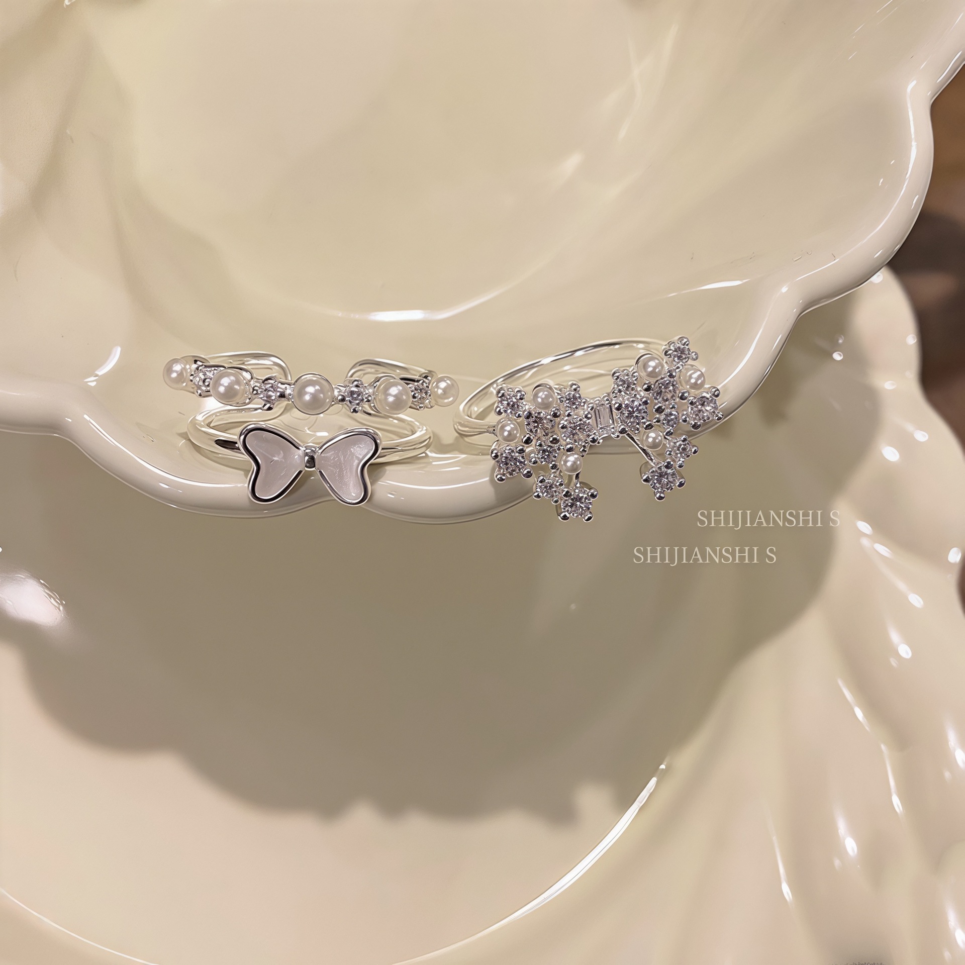 "Milky Apricot" Gentle Fairy Pearl Double Butterfly Zircon Ring for Women, Same Style as on Xiaohongshu, Korean Style for Commuting and Dating