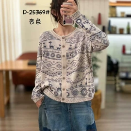 女式牛仔裤;女式衬衫;毛衣