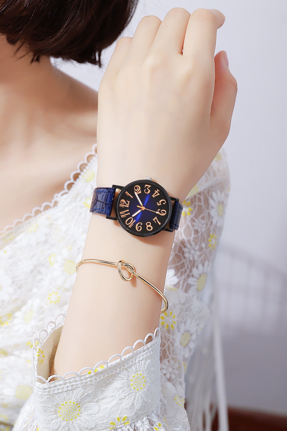 fashion big digital eye-popping crocodile pattern belt student female watch dressing all-match quartz female watch_voghion.com