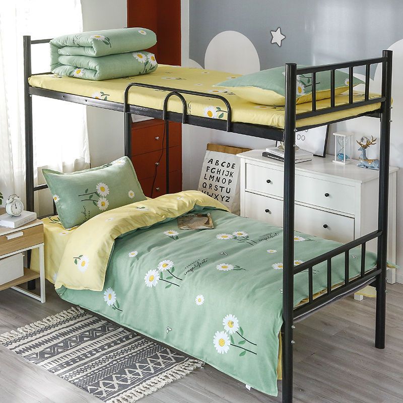 Un conjunto completo de colcha de cama de dormitorio de estudiantes individuales de seis piezas, colcha de cama de núcleo de algodón para dos personas de ocho piezas.