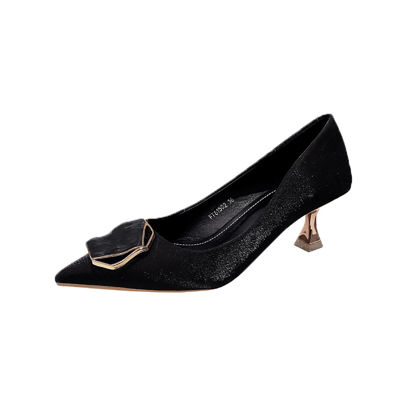Scarpe da sposa a punta da donna in seta bianca e rossa_voghion.com