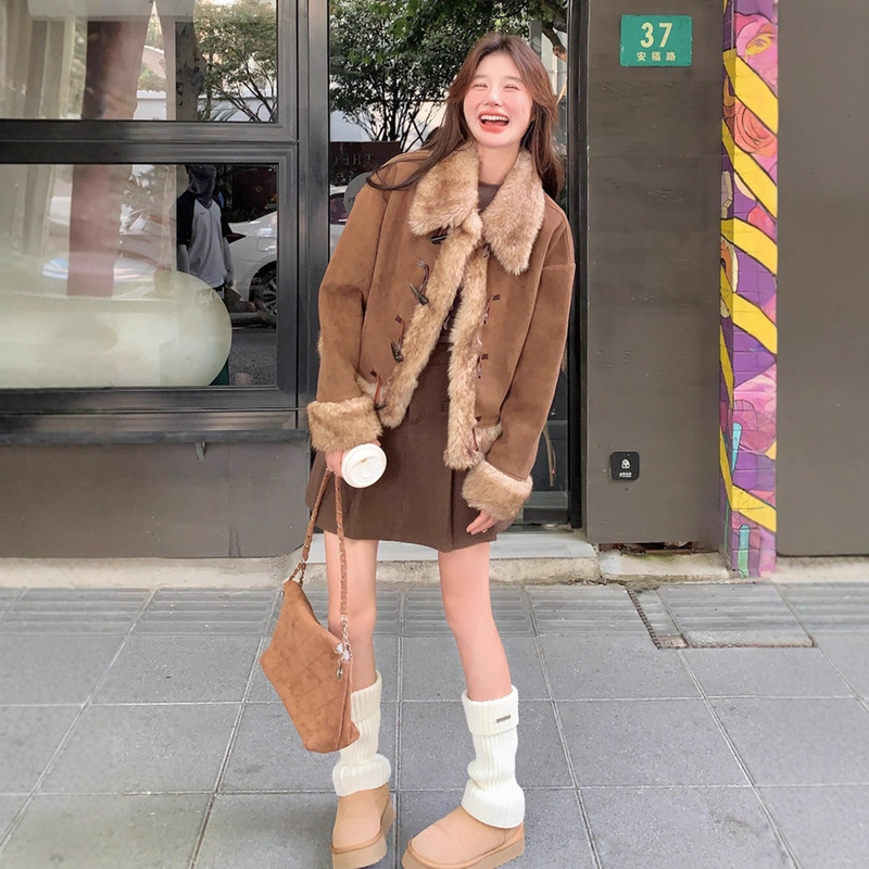 复古毛毛拼接麂皮绒外套女2024秋冬季美拉德加厚牛角扣独特超好看|undefined