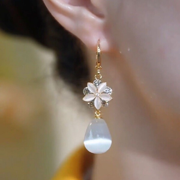 Elegant fashionable sophisticated universal earrings drop-shaped…