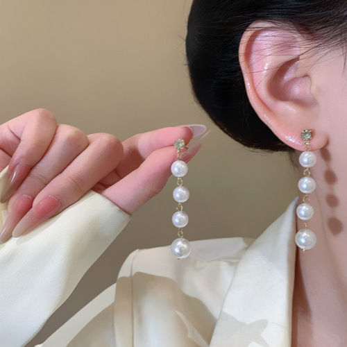 Exaggerated Long Tassel Pearl Earrings for Women, Retro Fashion with Sparkling Diamond, Influencer High-End Style, Personality and Quality Earrings