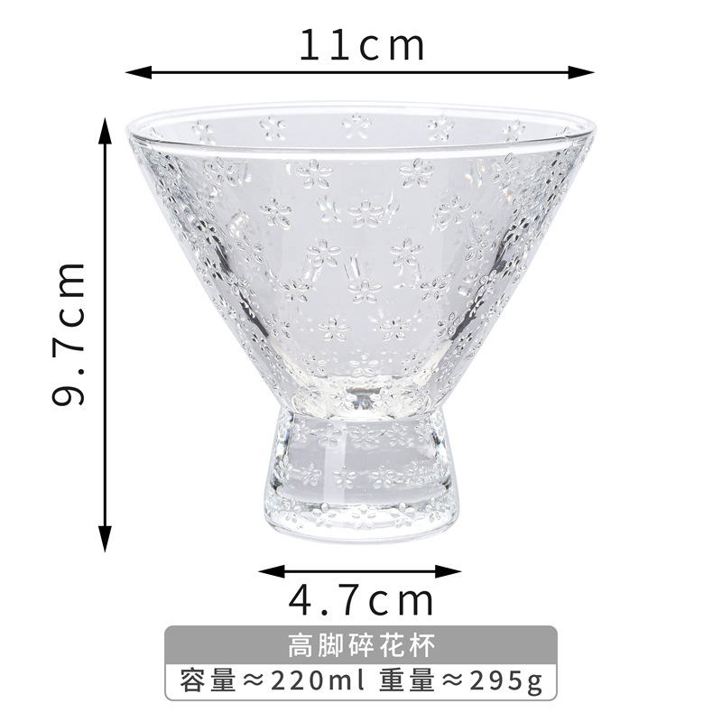 높은 발 꽃 컵