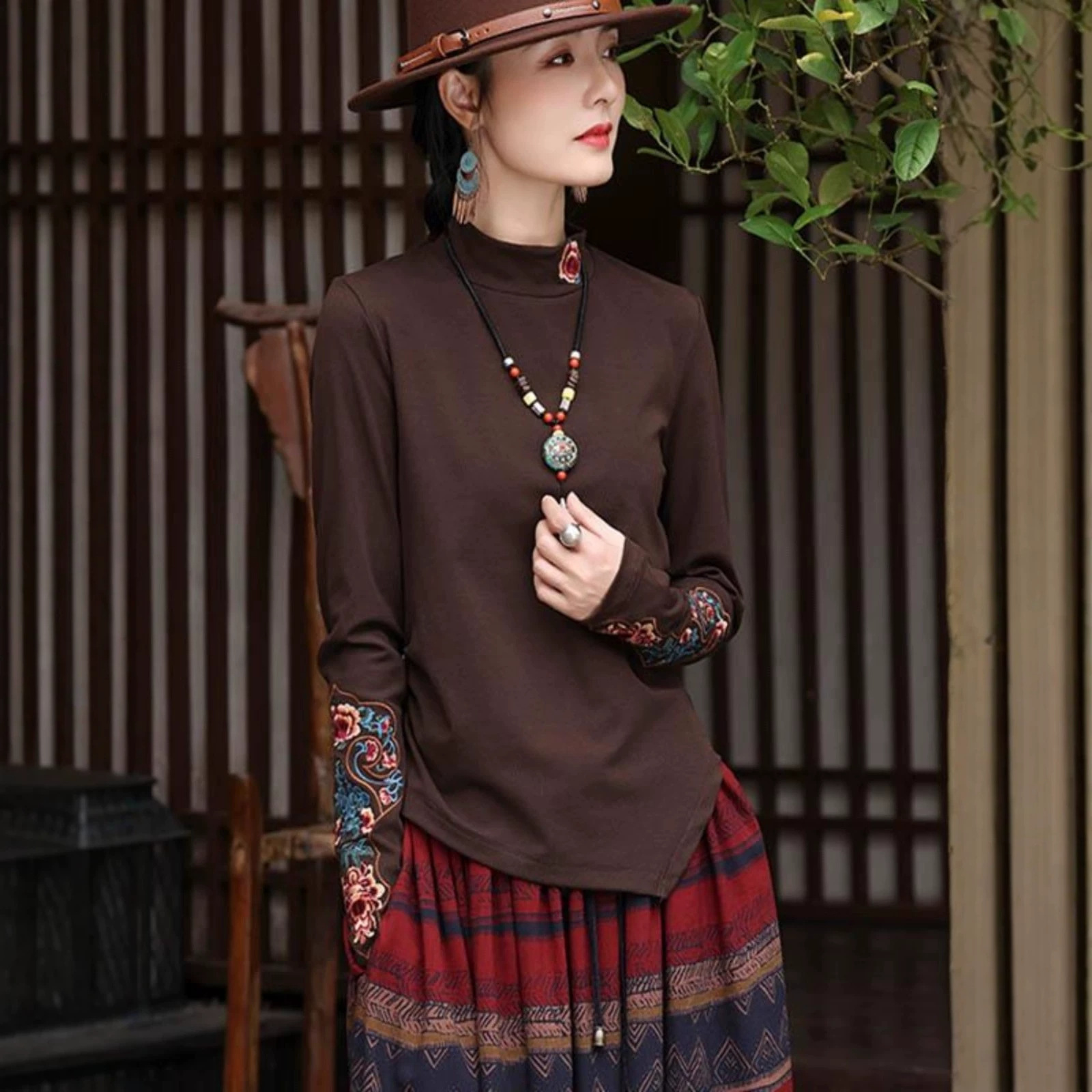 New autumn and winter collection: artistic and ethnic-style long-sleeved T-shirt for women, featuring double-sided fleece fabric, new Chinese-style embroidery, and a half-high collar, perfect as an inner layer