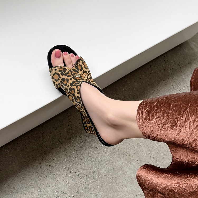 Sandal nữ da cừu hở mũi quai chéo gót xuồng 5 cm — màu nâu, Trang chủ, màu đen chi tiết 94