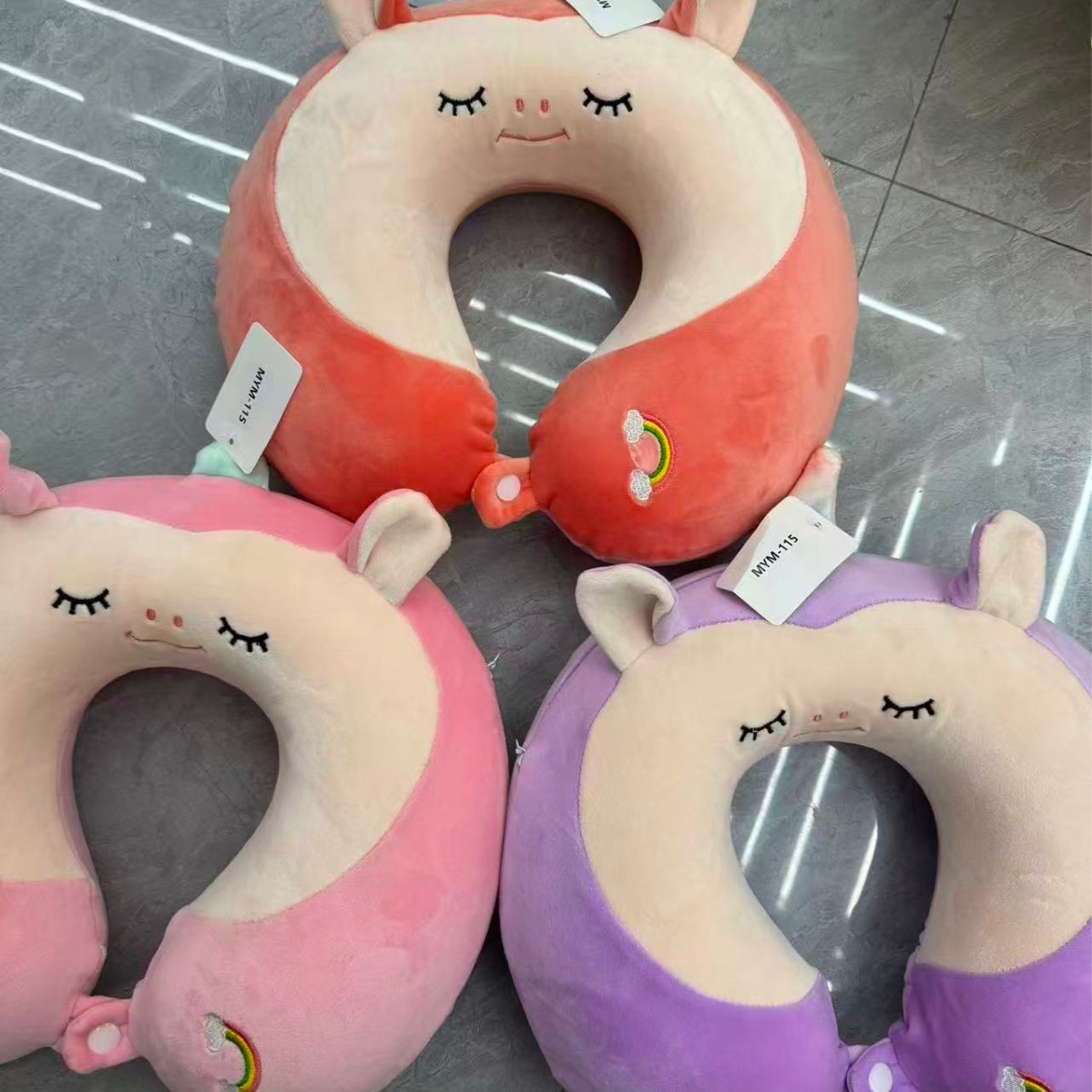 Almohada en forma de U al por mayor transfronteriza de algodón de memoria doble pico desmontable una variedad de almohada de siesta en avión almohada portátil de protección del cuello almohada
