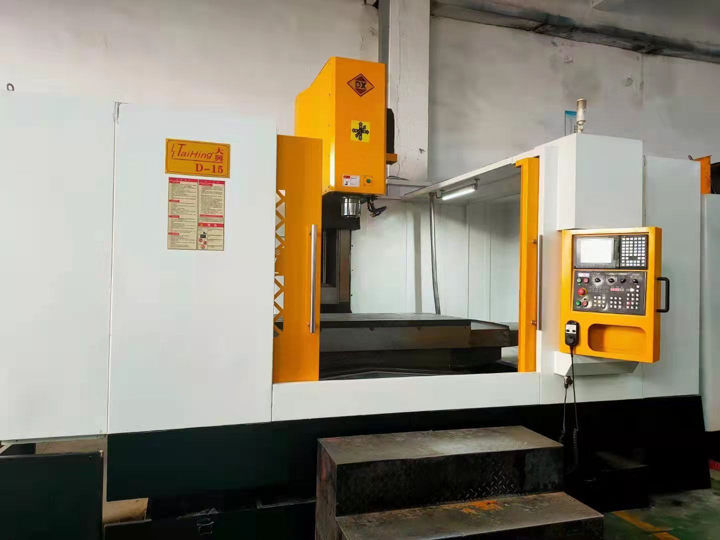 出售二手大兴D-15数控铣床二手1580数控铣