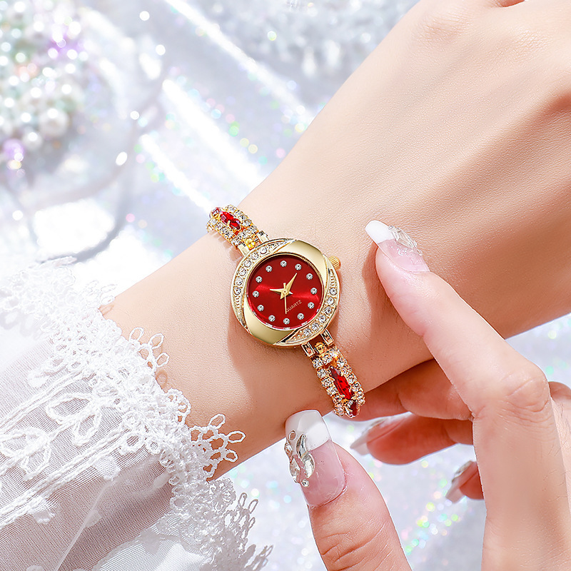 2025 New Women's Watch in stock Wholesale Women's Claw Chain Watch Fashion Diamond-encrusted Gemstone Quartz Women's Watch