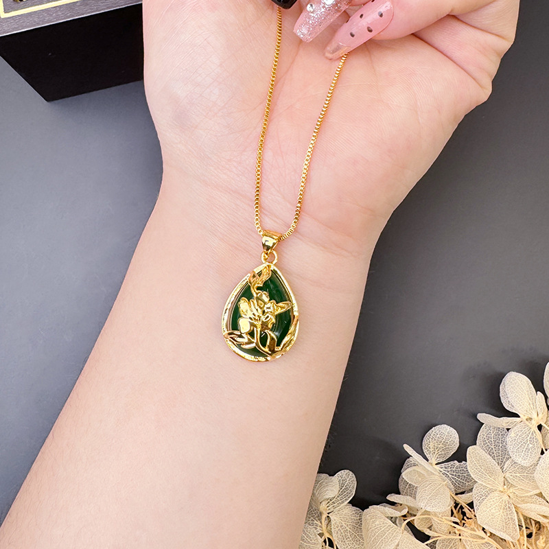 Colgante de calcedonia verde de imitación de loto de oro de arena vietnamita