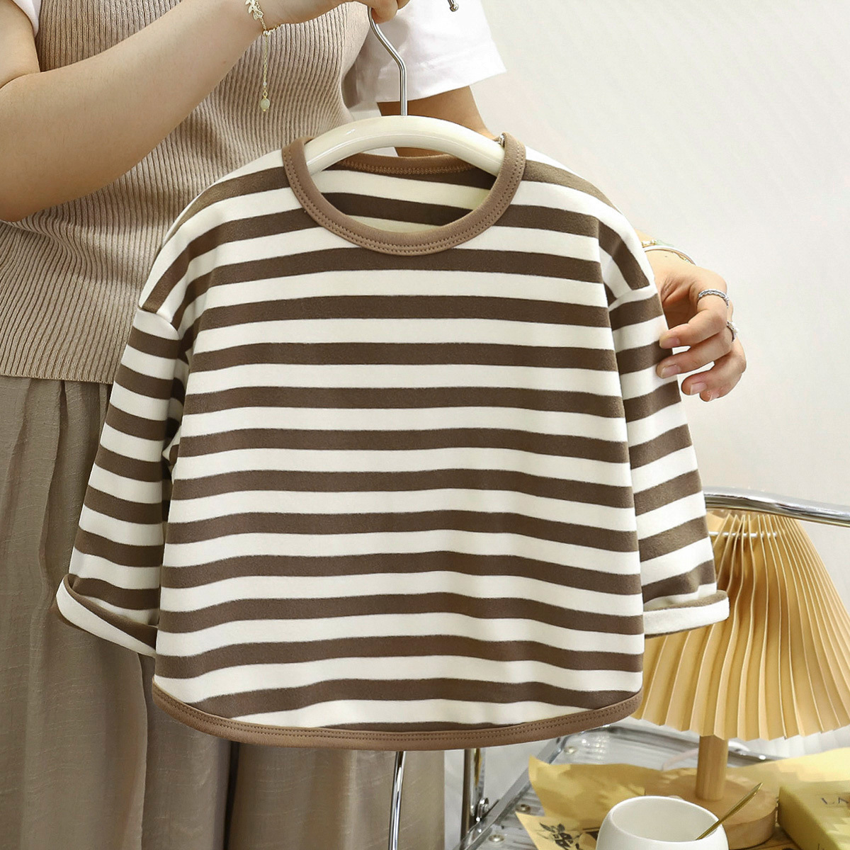 Camiseta de base infantil otoño nuevo niño caliente camiseta de camiseta de manga larga rayada camiseta de niñas ropa de base para niños mayorista