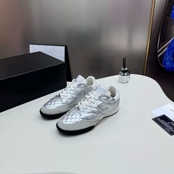 Xiaoxiangfeng 2025 новый Little Linger плоская мода спортивная женская обувь повседневная обувь Agang Dexun обувь маленькие белые туфли