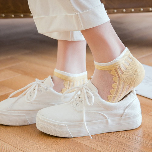 Summer thin wavy cassette transparent socks for women with shallow mouth glass silk crystal socks cotton bottom socks for women wholesale