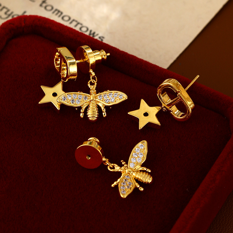 CD clásico abeja circón aretes delantero y trasero de doble propósito estrellas de alta calidad Pendientes de aguja plateada pequeño libro rojo con el mismo estilo de joyería de oreja