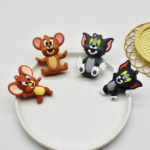 Factory direct sales cartoon animation mouse cat keychain pendant car bag cute small gift chain ring wholesale