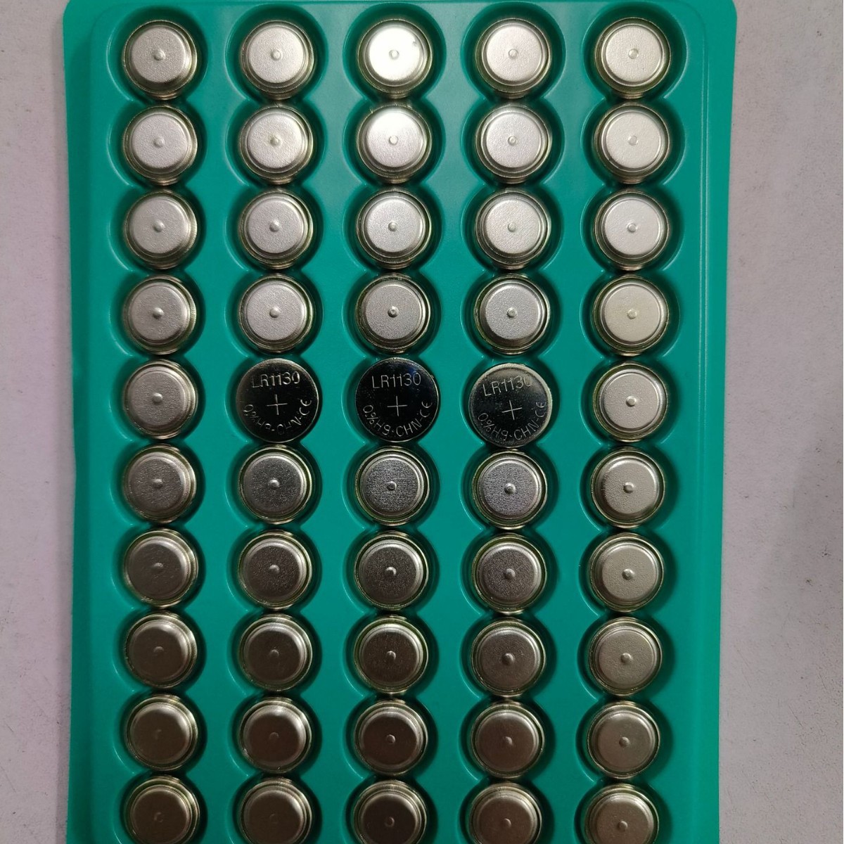 LR1130 button battery 1.5V AG10 button type electronic battery can be connected in series coated plastic
