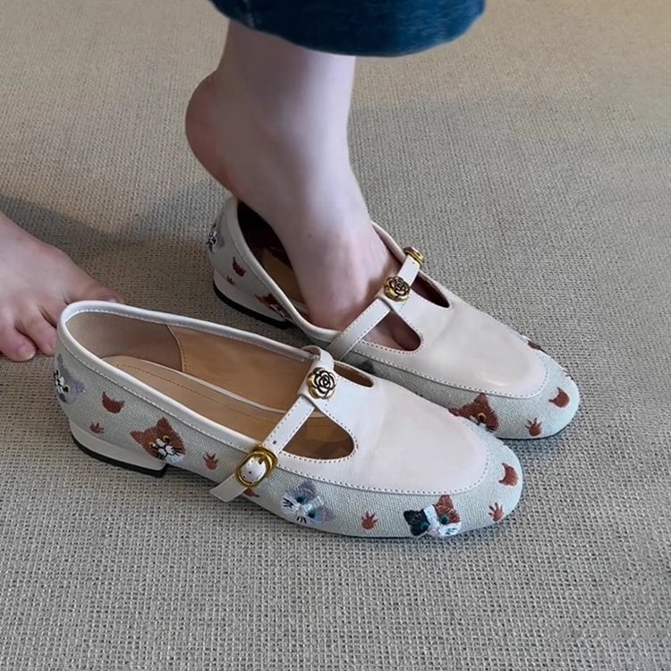 Versión de piel de oveja ~ Costuras de cuero, zapatos Mary Jane Lofu, zapatos individuales bordados de camelia con hebilla de tacón bajo para mujer