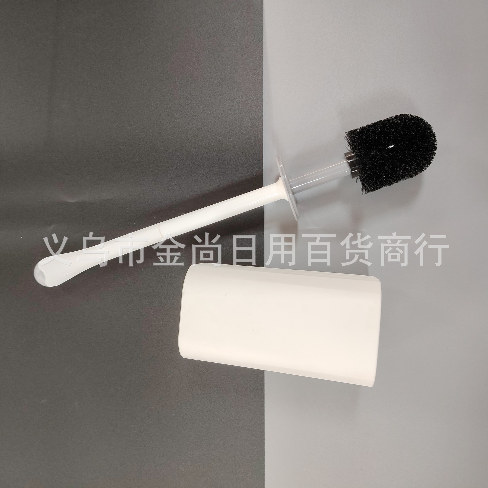 Cepillo de baño con mango largo de acero inoxidable, base estable y diseño de pie, resistente y elegante