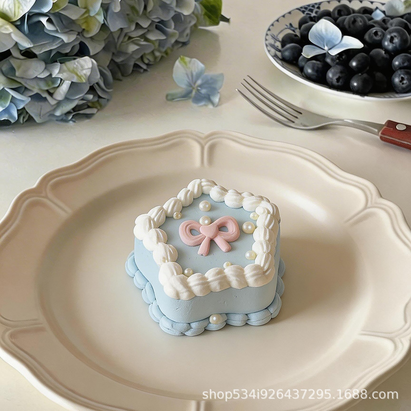 Blue Star Cake Squishy Toy, a cross-border bestseller, is a food-grade stress-relief toy made by hand from food-grade silicone
