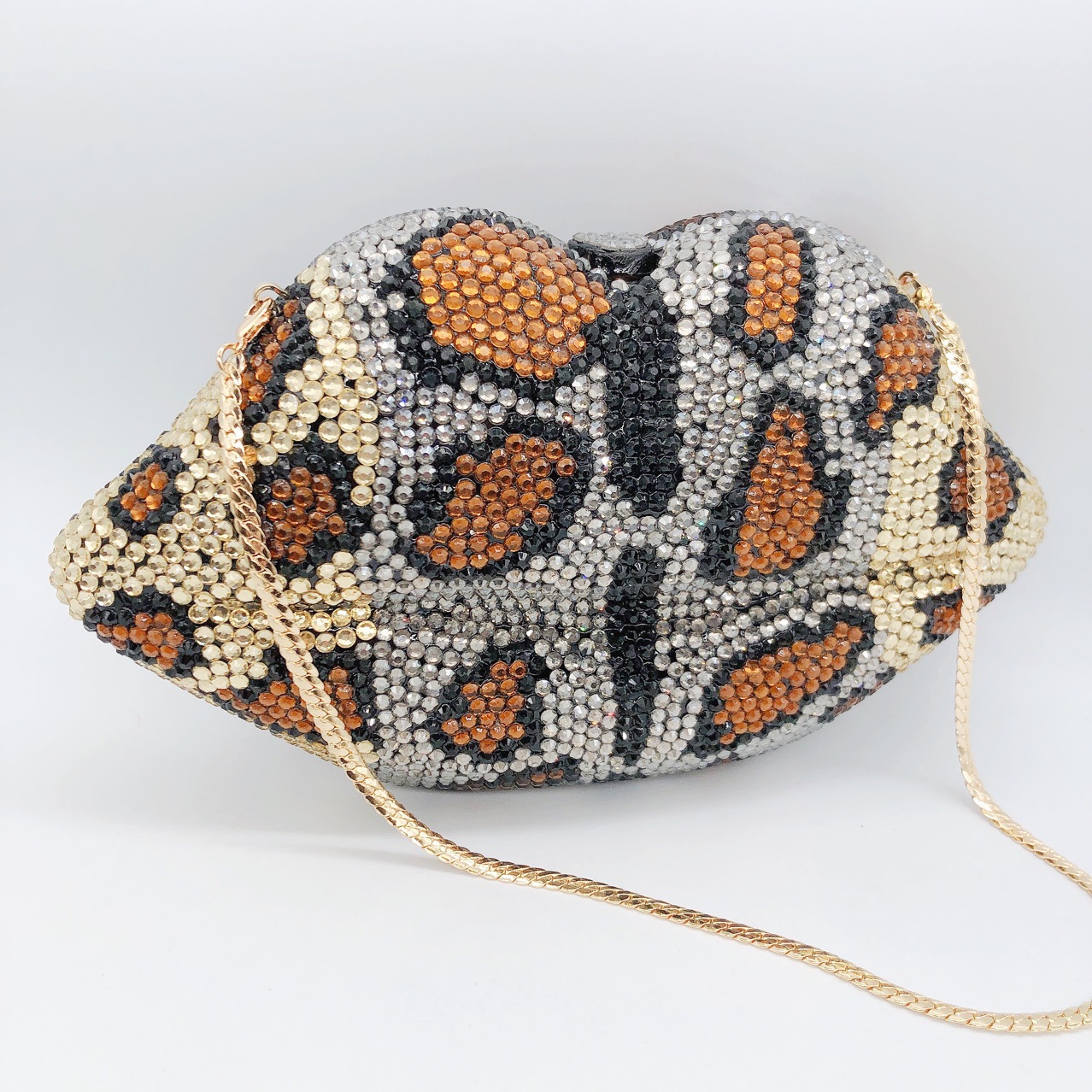 Túi clutch nữ cầm tay đính đá dạ tiệc họa tiết da báo viền môi — Vân báo