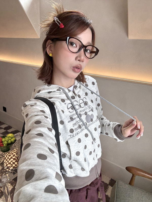 潮牌aeae波点印花卫衣女字母刺绣满印修身短款辣妹长袖连帽开衫女|undefined