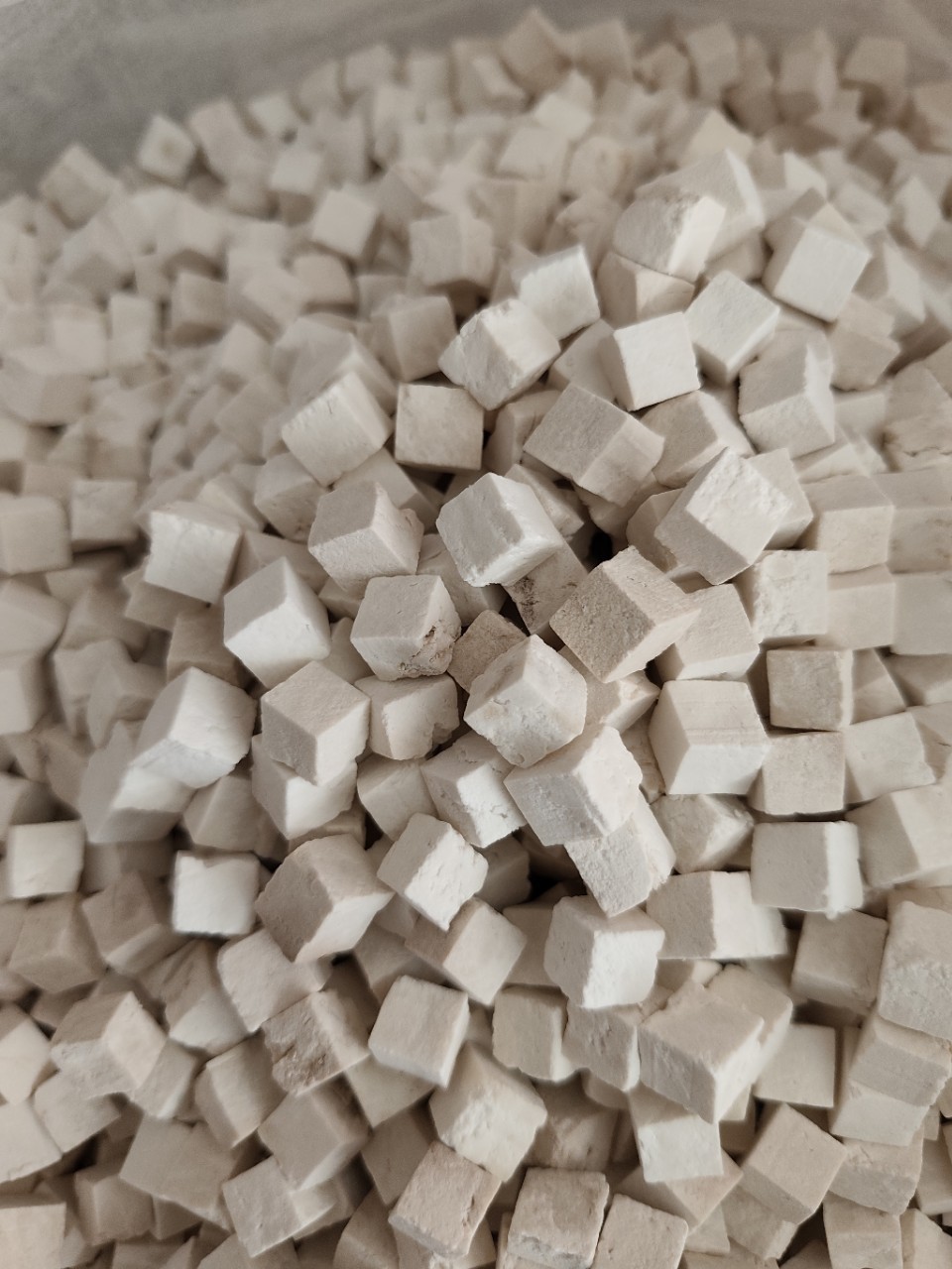 Yunnan Poria Fu Ling Cubes Dried White Poria Slices for Decoction and Soup 500g quality and texture