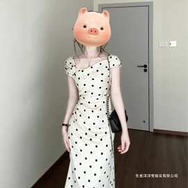法式气质白色波点连衣裙子女装夏季2026新款立体花朵收腰包臀长裙